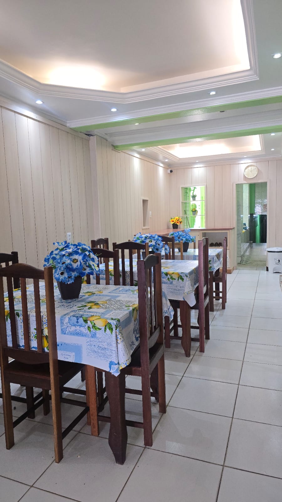 Café da manhã, serviço de despertar.